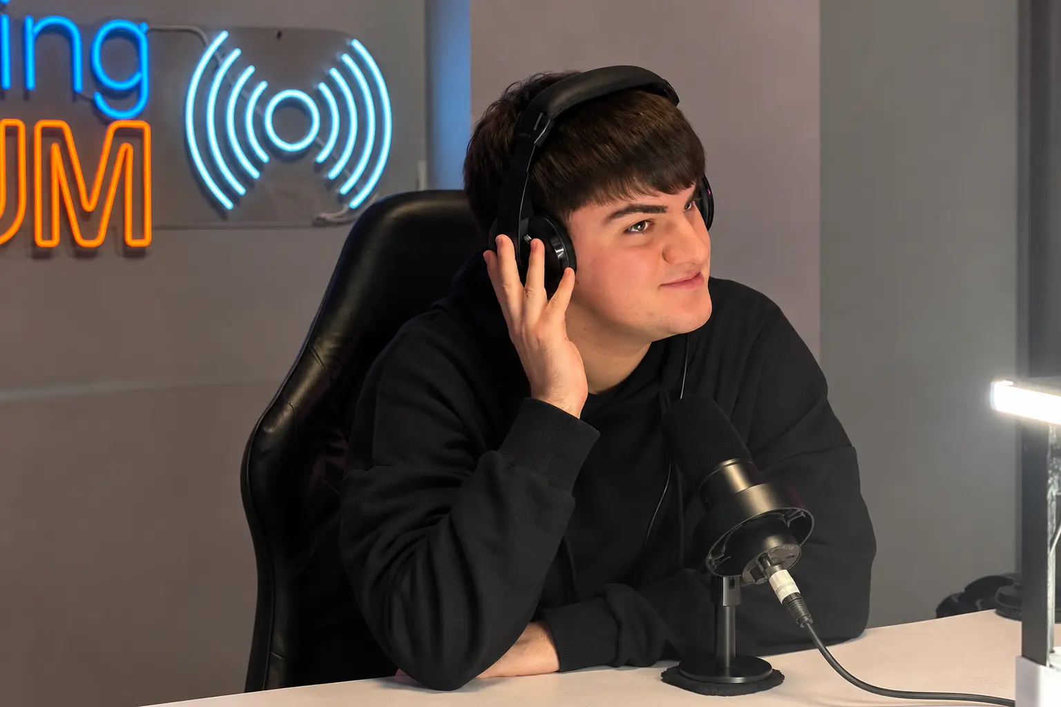 Matías Villar en el estudio de streaming de Deportea